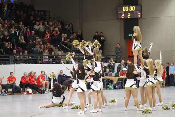 winterball_cheerleader