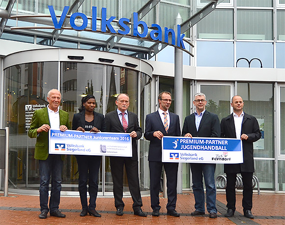 Die Kooperationspartner von Volksbank, TuS Ferndorf und LG Kindelsberg nach der Pressekonferenz (Foto: Volksbank)