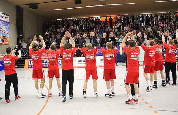 Unbeschreibliche Freude bei den Youngsters nach dem Gewinn der Meisterschaft. Foto: M.Müller)