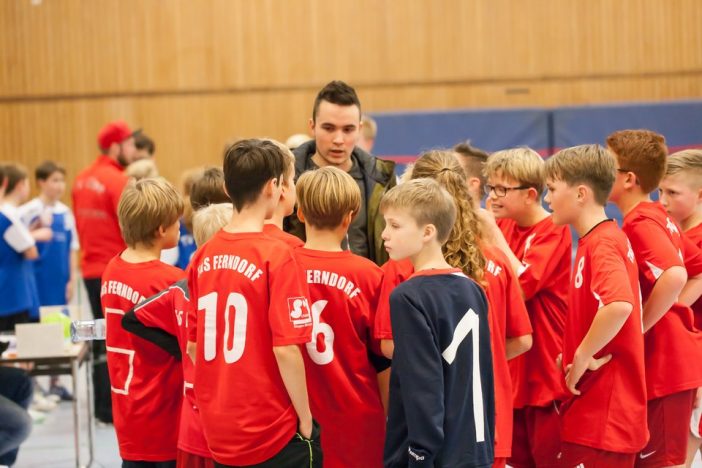 Trainer Robin Schneider muss das Team leider studienbedingt ab Dezember verlassen (Foto: Burbach)