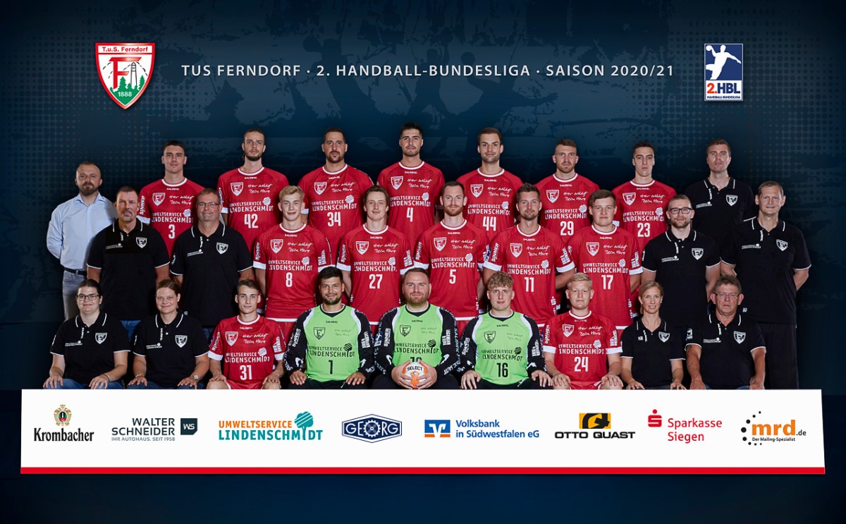 Offizielles Mannschaftsfoto mit besonderem Trikot