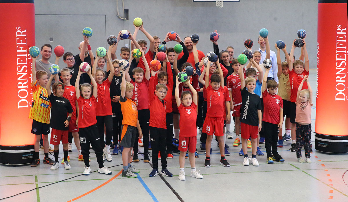 Über 30 Mädchen und Jungen beim TuS Ferndorf Handballcamp